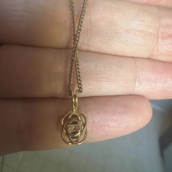 14kt vintage Sapphire-Style Oval Pendant Necklace - 16” 12kt 1/20 GF chain - Picture 4 of 6